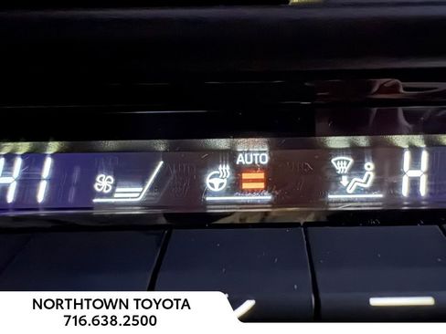 Used 2023 Toyota Crown Limited image 14