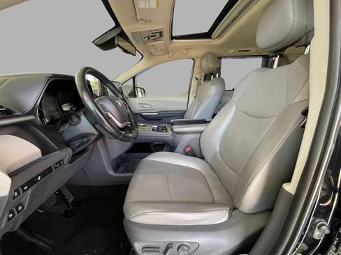 Used 2021 Toyota Sienna FWD image 18