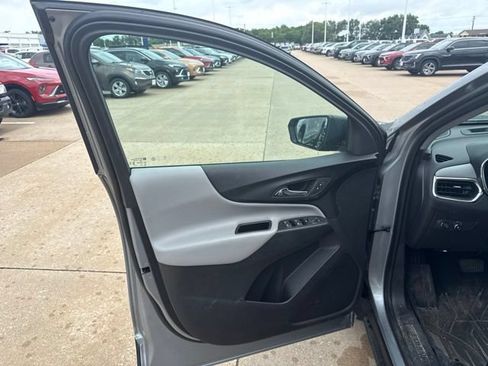 Used 2024 Chevrolet Equinox LS w/ LS Convenience Package FWD image 9