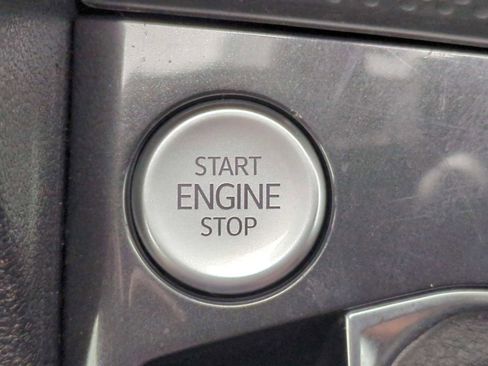 Used 2024 Volkswagen Tiguan SE image 16