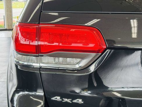 Used 2016 Jeep Grand Cherokee Laredo w/ Quick Order Package 23E AWD/4WD image 8