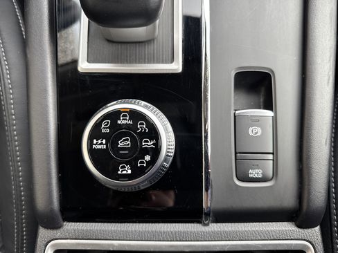 Used 2023 Mitsubishi Outlander SE image 15