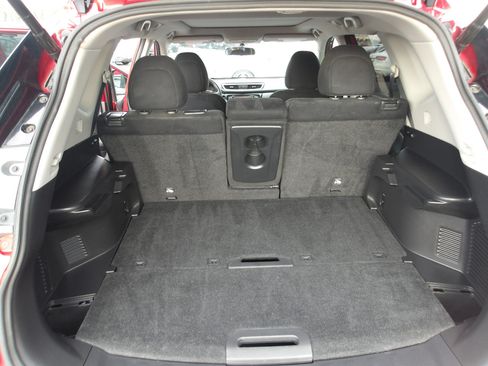 Used 2016 Nissan Rogue SV w/ SV Premium Package image 11