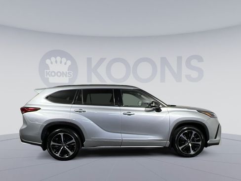 Used 2022 Toyota Highlander XSE w/ Protection Package #3 (TMS) AWD/4WD image 12