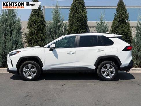 Used 2025 Toyota RAV4 XLE AWD/4WD image 4
