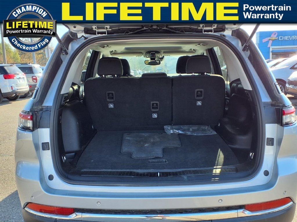 Used 2024 Jeep Grand Cherokee Laredo AWD/4WD image 11