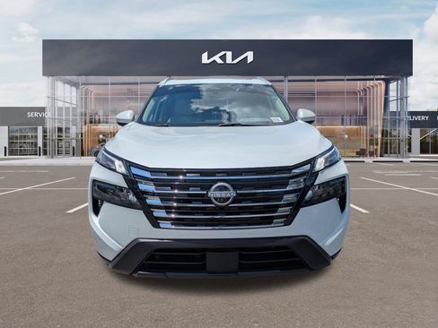 Used 2025 Nissan Rogue SV w/ SV Premium Package FWD image 7