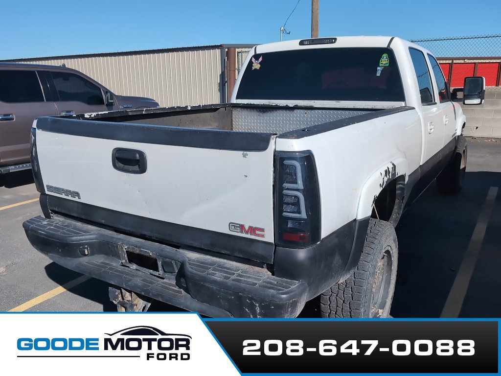 Used 2004 GMC Sierra 2500 SLE w/ Heavy-Duty Power Package AWD/4WD image 4