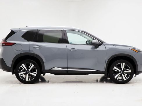 Used 2023 Nissan Rogue SL w/ SL Premium Package image 3