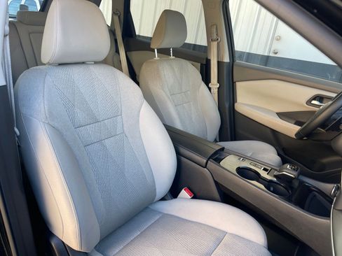 Used 2025 Nissan Rogue SV image 38