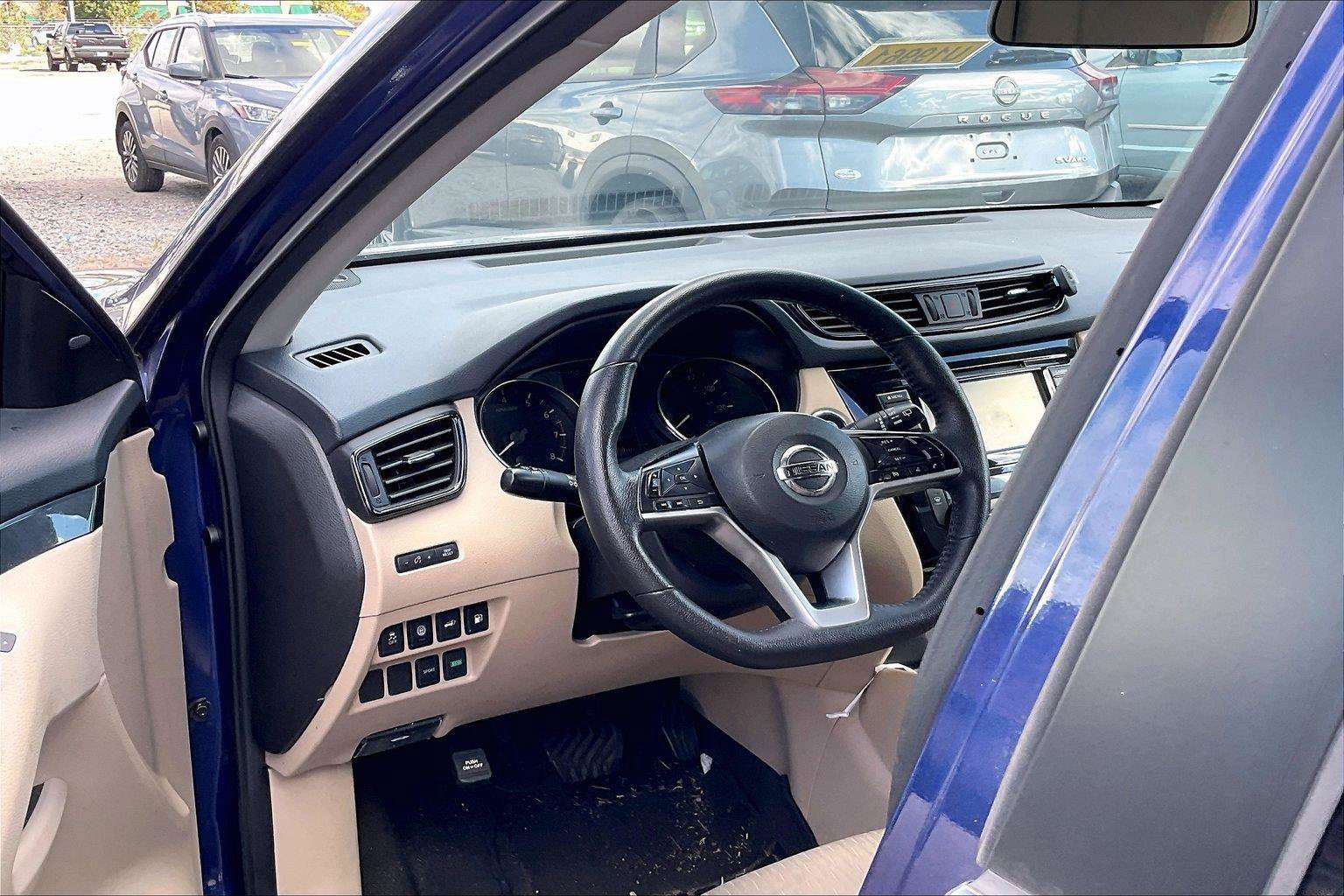 Used 2020 Nissan Rogue SV FWD image 8