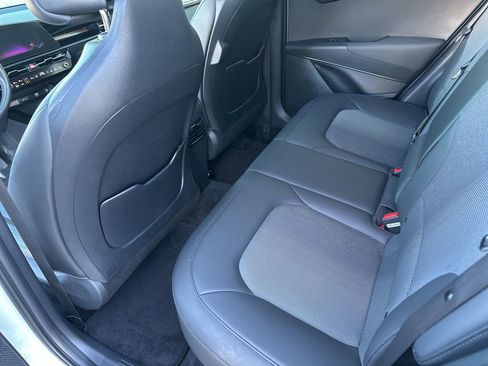 Used 2024 Kia Niro EX image 18