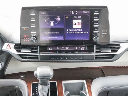 Used 2024 Toyota Sienna LE image 14