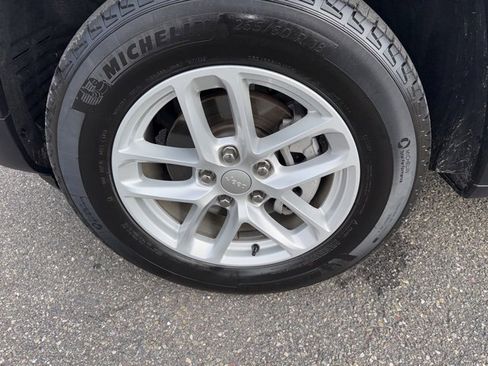 Used 2024 Jeep Grand Cherokee Laredo X w/ Trailer Tow Package image 10