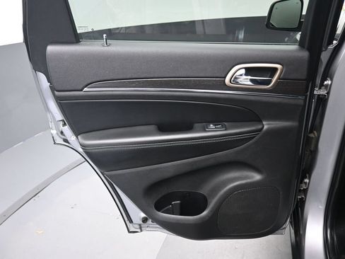 Used 2017 Jeep Grand Cherokee Limited AWD/4WD image 29