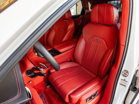 Used 2022 Bentley Bentayga AWD/4WD image 13