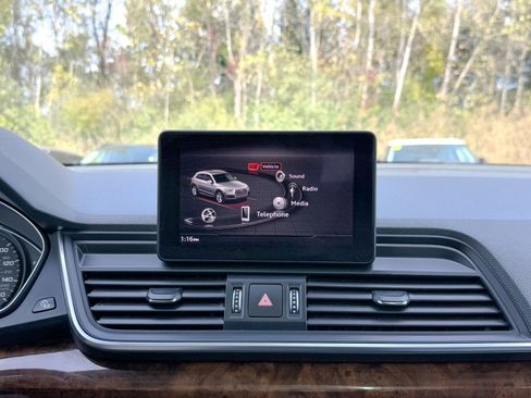 Used 2020 Audi Q5 2.0T Premium w/ Convenience Package image 14