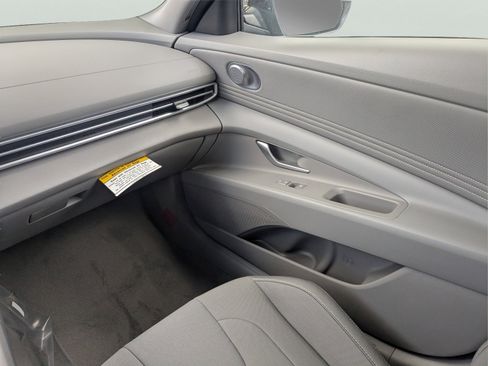 Used 2025 Hyundai Elantra Sport FWD image 24