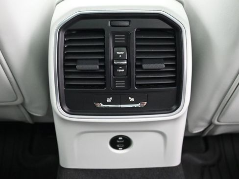 Certified 2026 Porsche Macan Turbo image 8