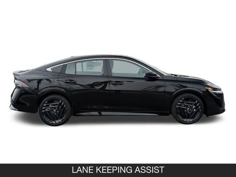 New 2026 Nissan Sentra SR w/ Floor Mat Package FWD image 6