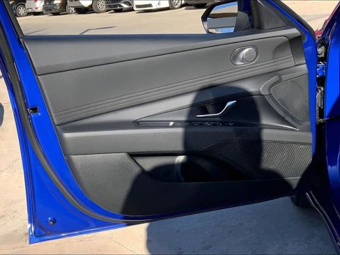 Used 2025 Hyundai Elantra Limited image 22