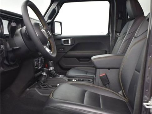 Used 2024 Jeep Wrangler Sahara w/ Technology Group image 9