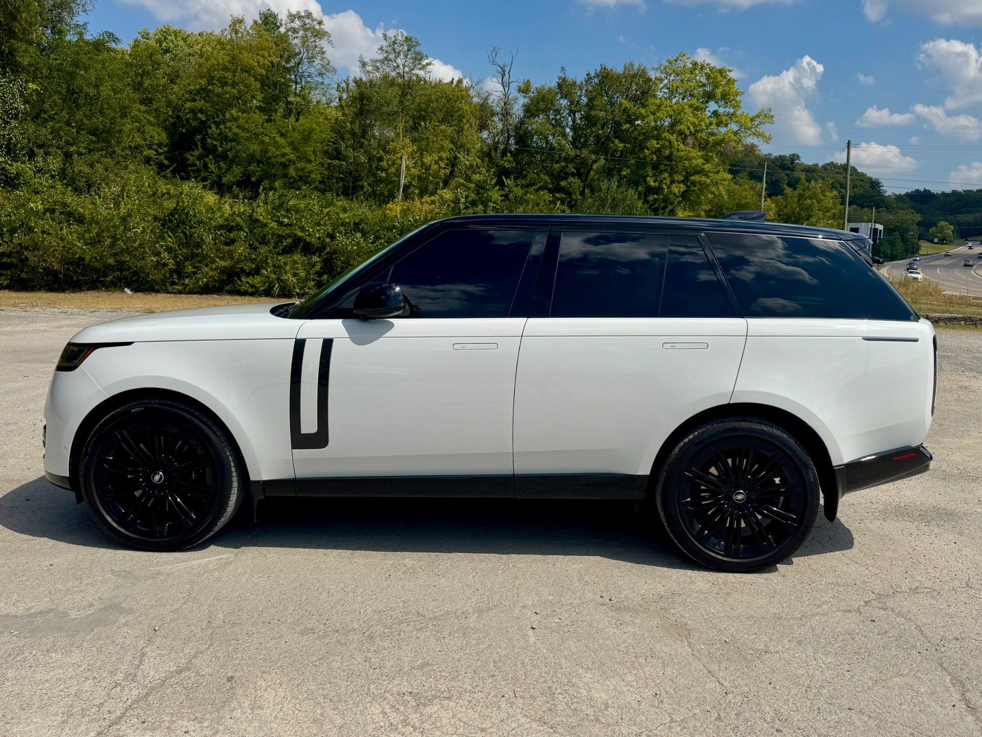 Used 2025 Land Rover Range Rover SE AWD/4WD image 8