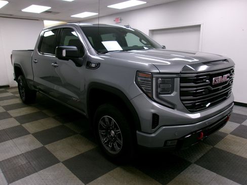 Used 2024 GMC Sierra 1500 AT4 image 5