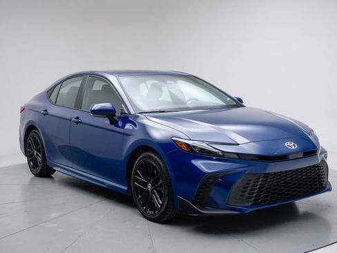 Used 2025 Toyota Camry SE FWD image 9