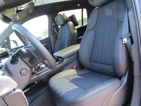 New 2025 Cadillac Escalade IQ Sport 1 w/ LPO, ONYX Package image 19