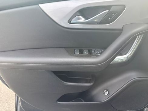 Used 2022 Chevrolet Blazer LT image 9