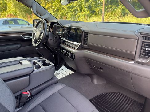 Used 2023 Chevrolet Silverado 1500 LT AWD/4WD image 9