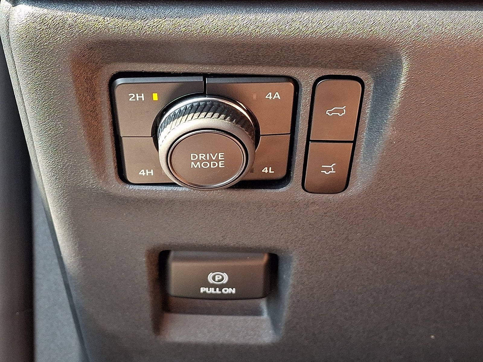 Used 2025 Ford Expedition Active AWD/4WD image 29