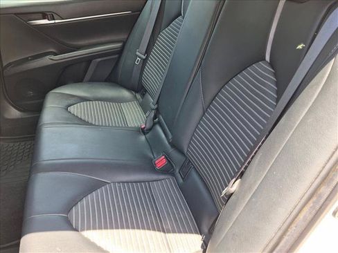 Used 2020 Toyota Camry SE w/ Blackout Package FWD image 17