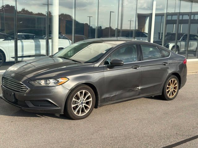 Used 2017 Ford Fusion SE w/ Fusion SE Technology Package FWD image 1
