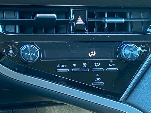 Used 2022 Toyota Camry XSE image 11