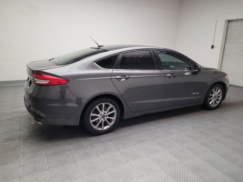 Used 2017 Ford Fusion SE FWD image 10