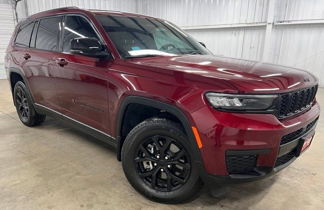 Used 2025 Jeep Grand Cherokee L Altitude RWD image 1