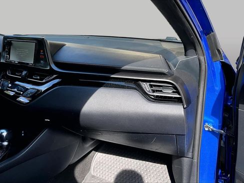 Used 2018 Toyota C-HR XLE FWD image 18