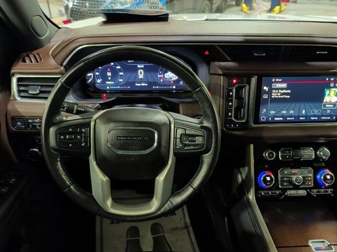 Used 2022 GMC Yukon XL Denali w/ Denali Premium Package image 20