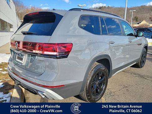Certified 2025 Volkswagen Atlas Peak Edition SE image 3