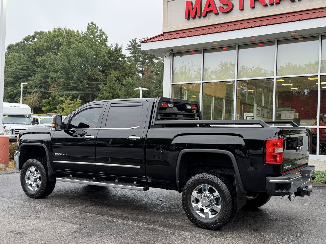 Used 2019 GMC Sierra 2500 SLT w/ Duramax Plus Package AWD/4WD image 9