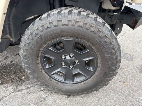 Used 2018 Jeep Wrangler Unlimited Sahara image 2