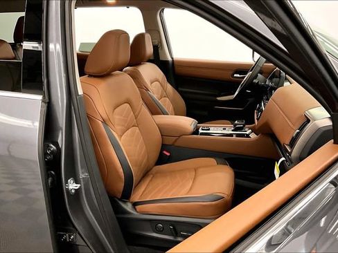 New 2025 Nissan Pathfinder Platinum w/ Cargo Package image 38