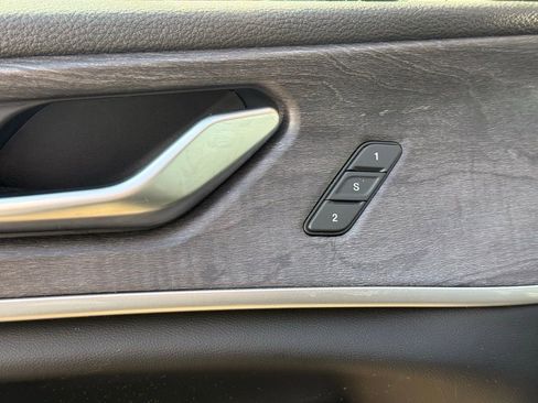 Certified 2025 Jeep Grand Cherokee L Limited w/ Black Appearance Package image 13