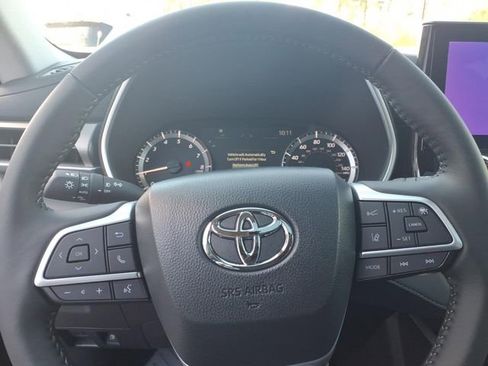 New 2026 Toyota Highlander XLE image 18