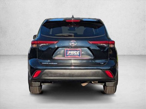 Used 2023 Toyota Highlander LE image 7