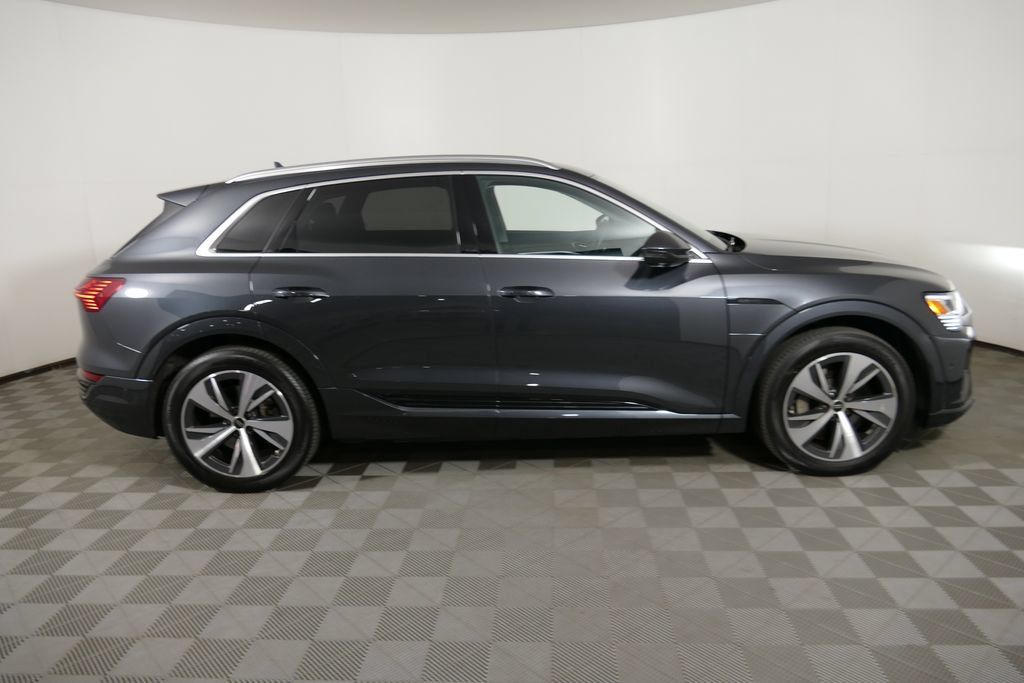 Used 2024 Audi Q8 e-tron Premium Plus w/ Premium Plus Package AWD/4WD image 2