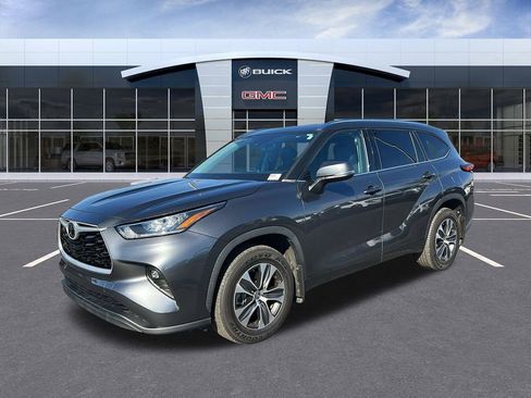 Used 2020 Toyota Highlander XLE image 1