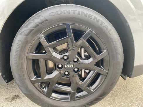 Used 2025 Kia Carnival SX Prestige image 7